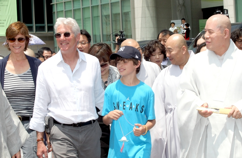 2011.06.21_리처드 기어 예방